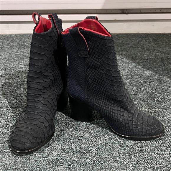 ALCALA navy blue PYTHON snake Textured Ankle Boots 9.5